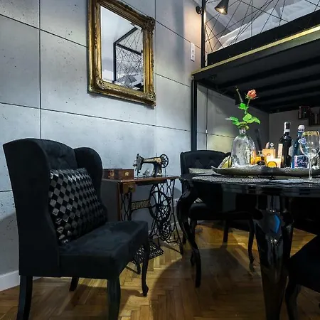 Far From * Cracóvia