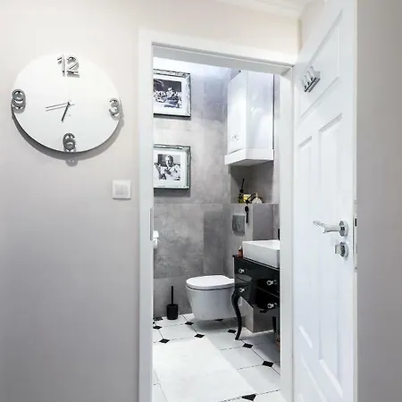 Apartment Far From Krakau
