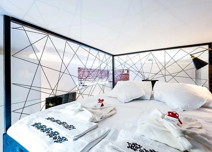 Far From * كراكوفيا