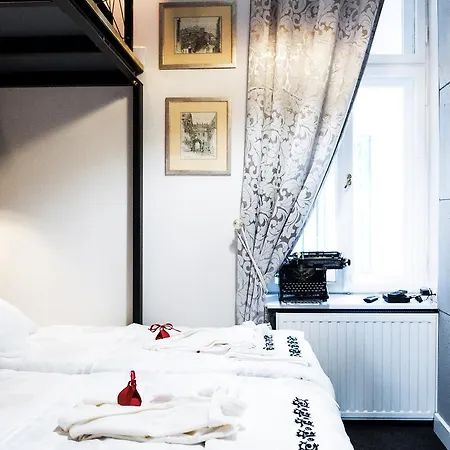 Apartament Far From *